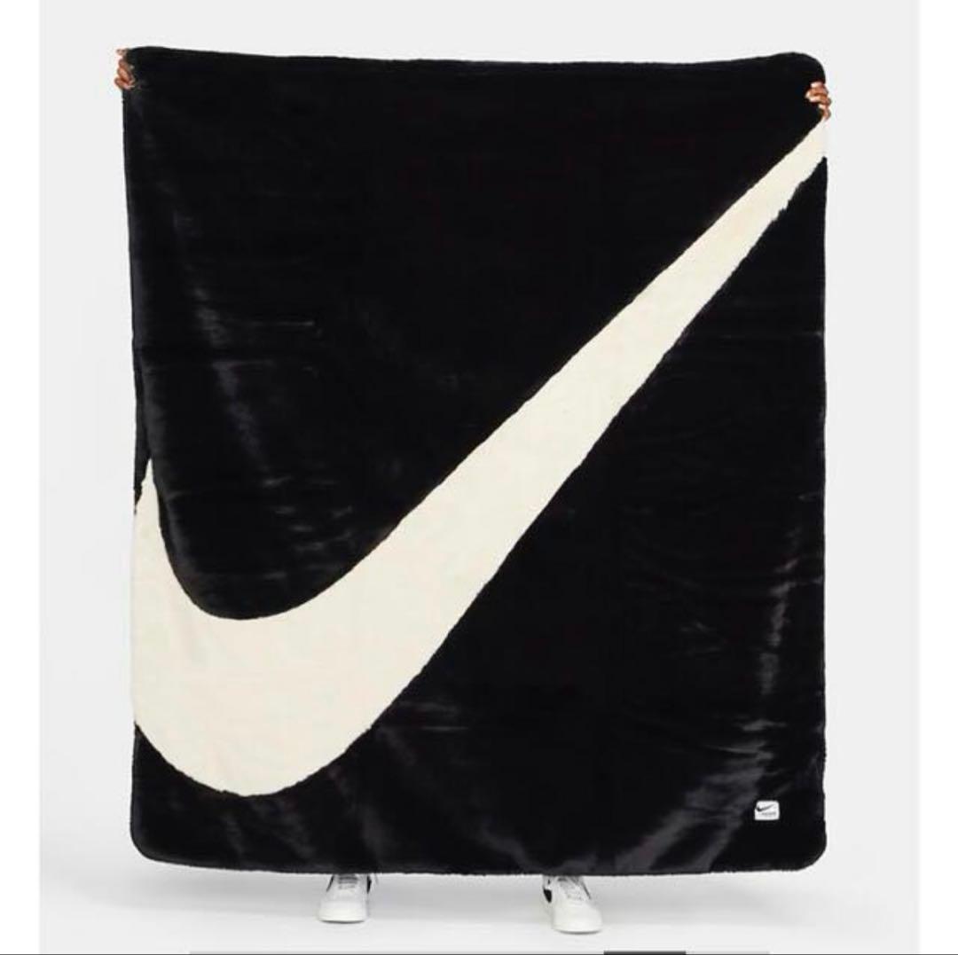 NIKE ウィメンズ NSW ブランケット フェイクファー スウォッシュ