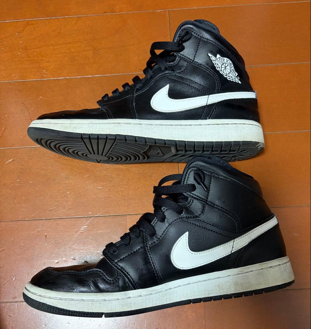 エアジョーダン1 ミッドAIR JORDAN1 MID 黒 白 送料込み