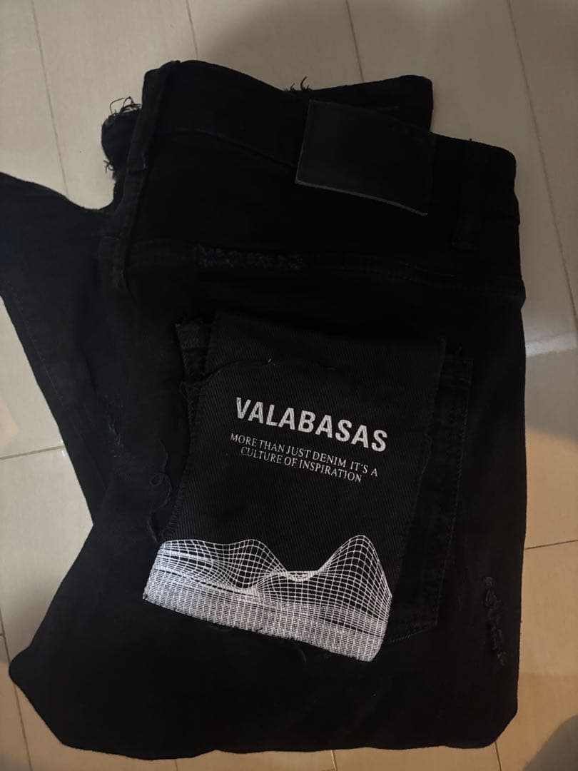 VALABASAS ブラック スリムフィットデニム