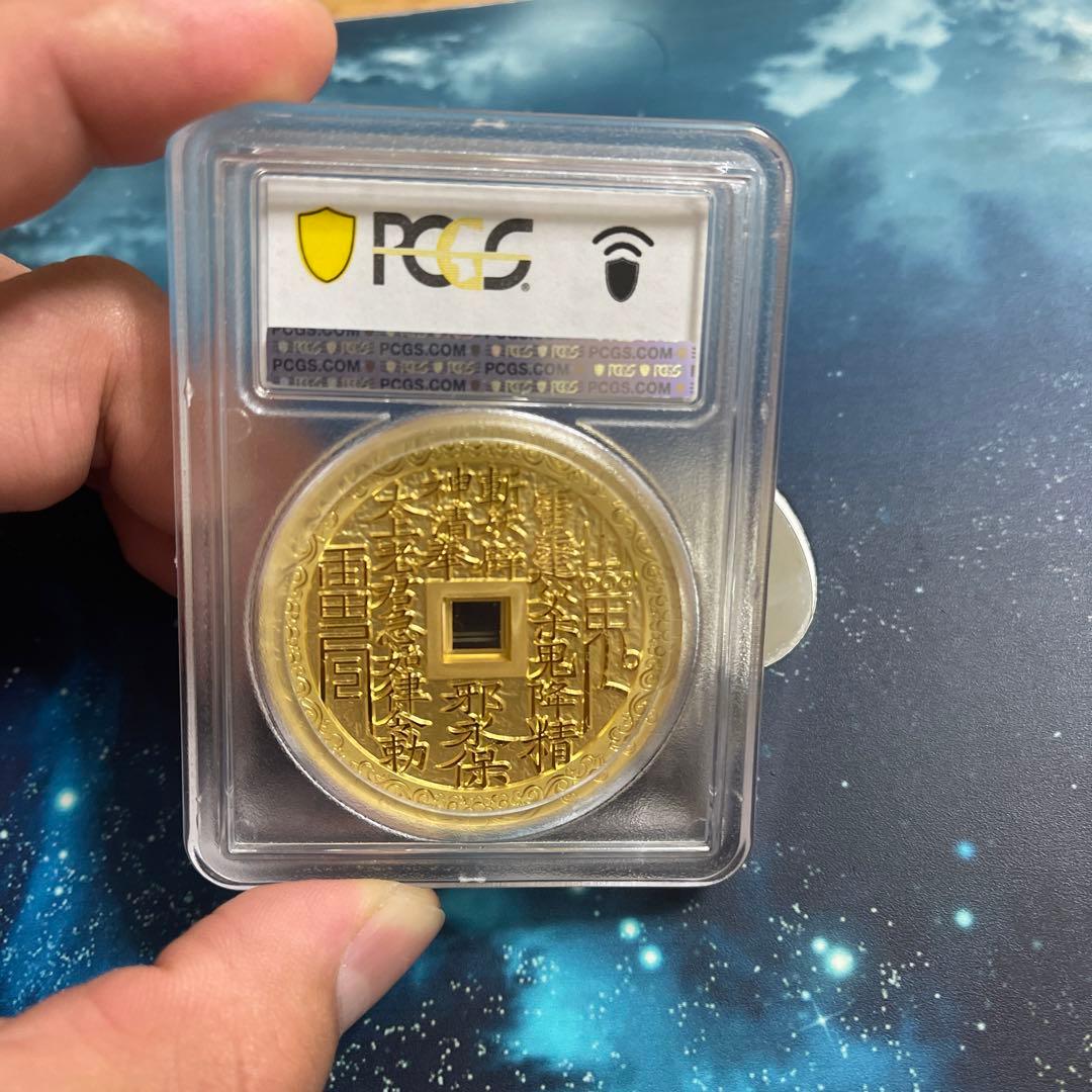 M*n様 ナタク海金メッキ銅章.直径45 mm.宝相模様彫刻版.格付け章PCGS