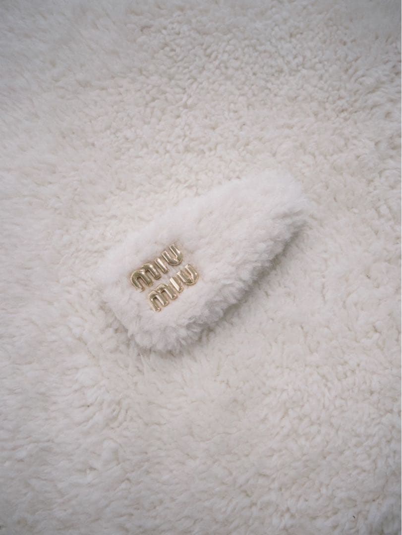 miu miu ホワイトボアヘアピン