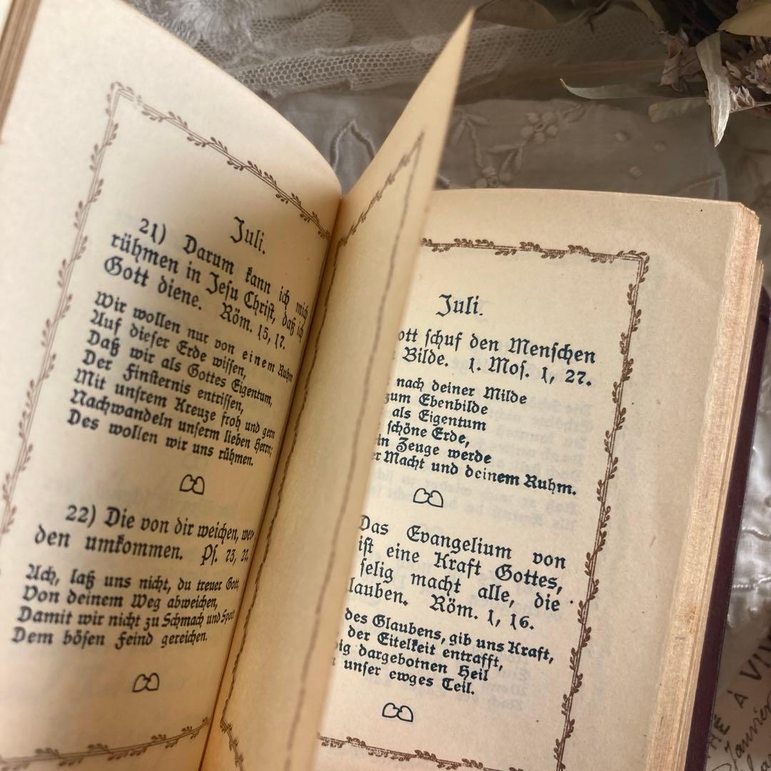 L949洋書古書　ドイツアンティーク　ふっくら装丁の小さなメモリアルブック