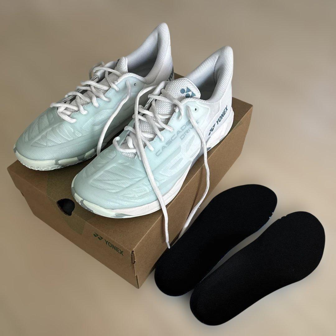 美品★YONEX CASCADE DRIVE バドミントンシューズ