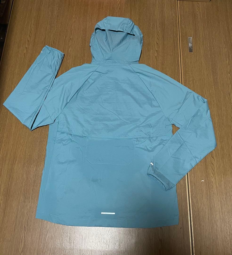 Lサイズ　新品未使用　Nike フード付きウィンドブレーカー ライトブルー