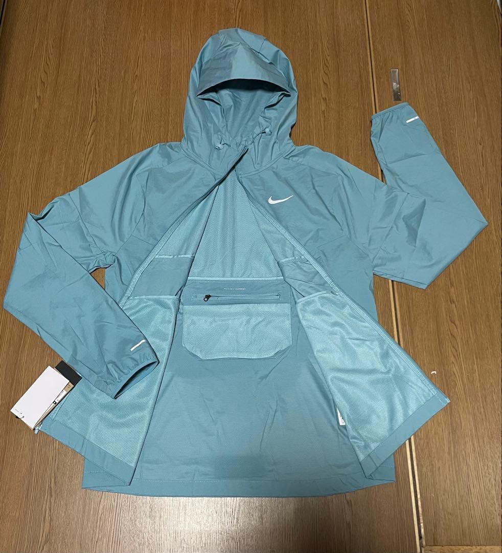 Lサイズ　新品未使用　Nike フード付きウィンドブレーカー ライトブルー