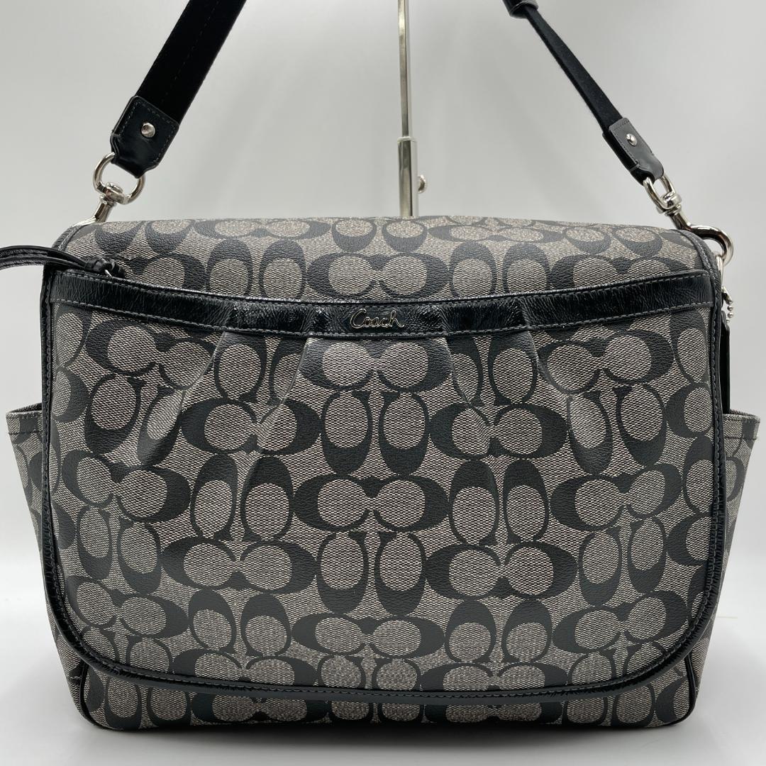 良品 COACH メッセンジャーバッグ PVCレザー ブラック シグネチャー