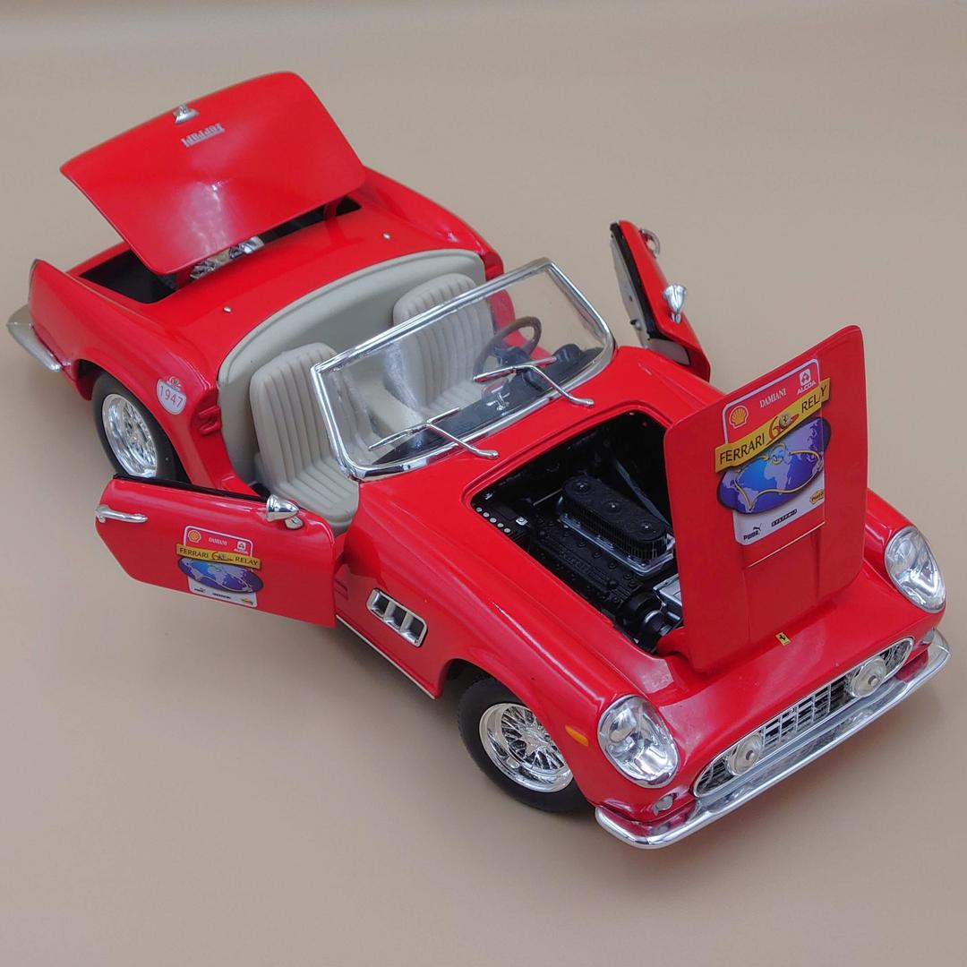 1/18 フェラーリ250GT カリフォルニア 60th記念モデル レッド