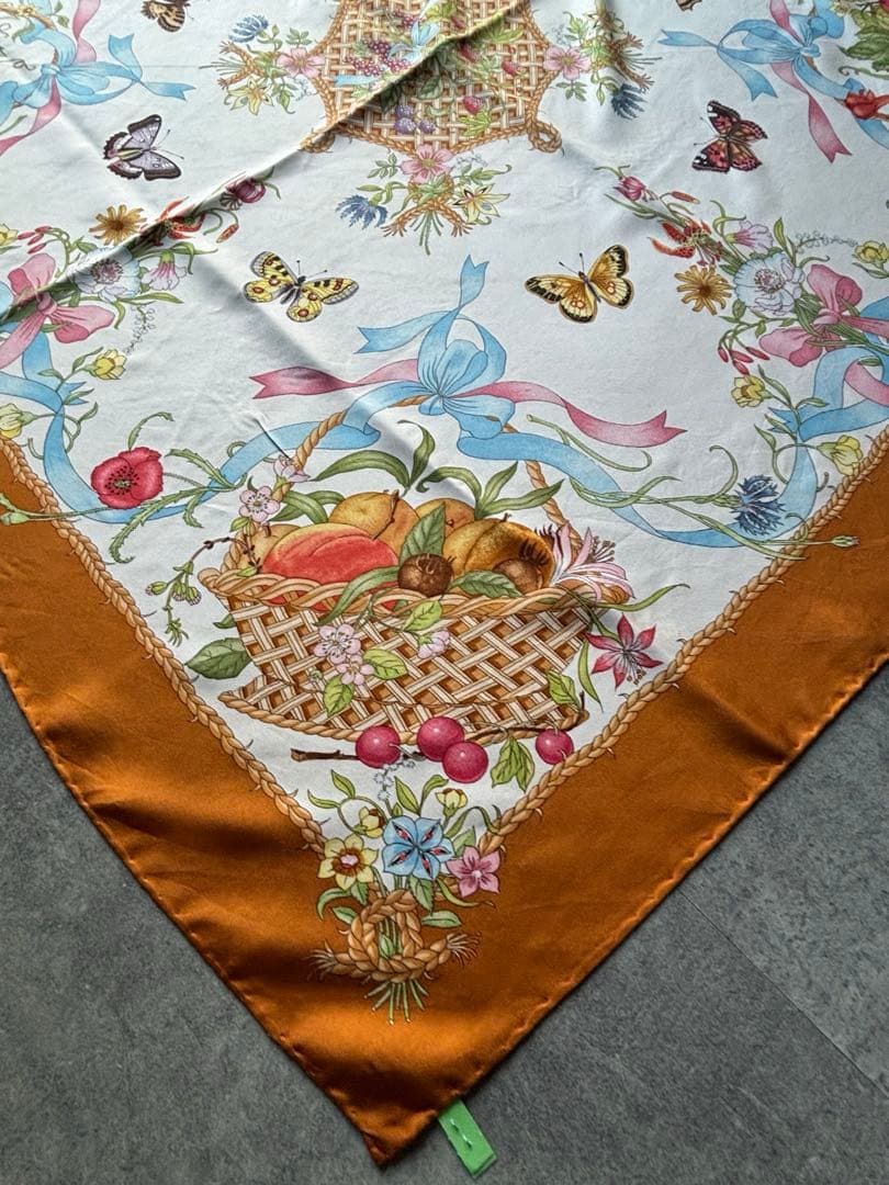 GUCCI グッチ1970年代GUCCI オールドグッチ　シルクスカーフ