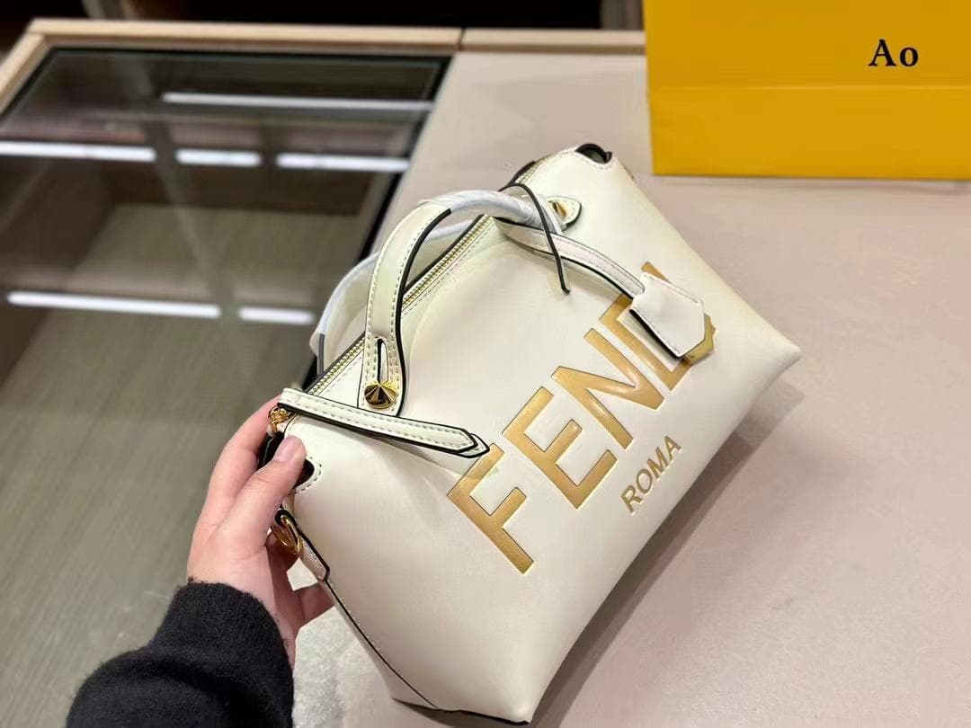 美品バイザウェイ ボストンバッグ ナッパレザー アイボリー ショルダー付き