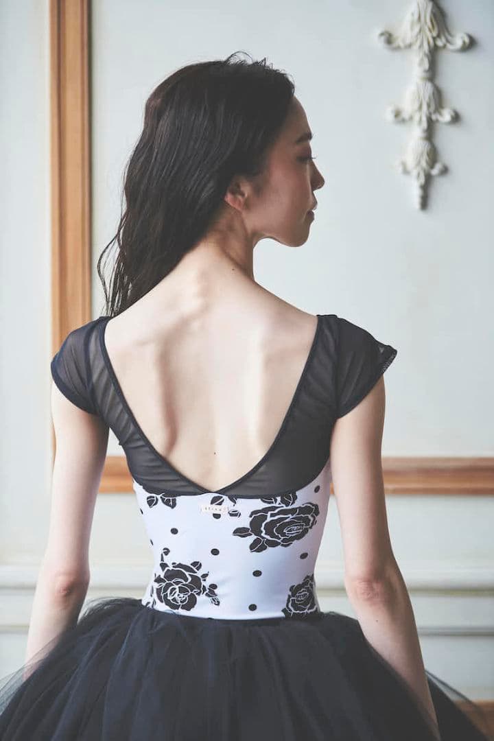 stina　スティナ　Mサイズ　半袖　ハーフスリーブ　タイプH　花柄　中古美品