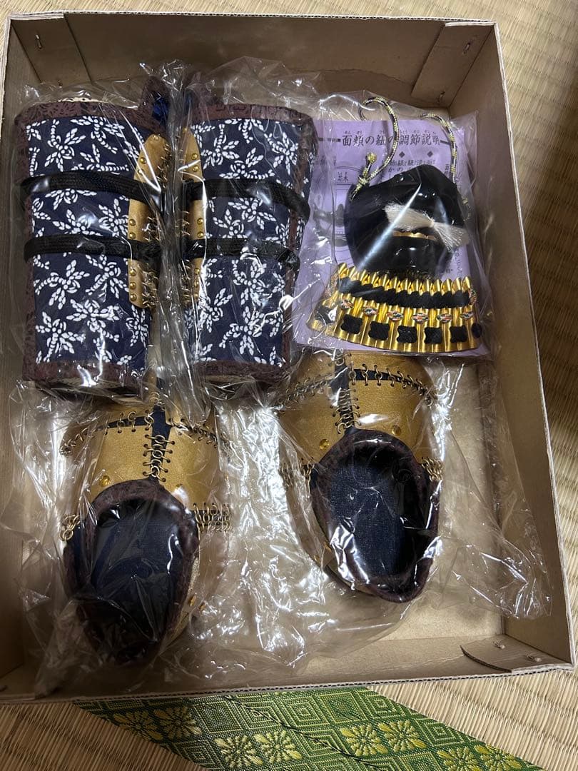 五月人形 武士の鎧風 黒と金