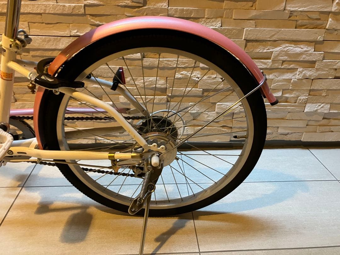 24インチ　ピンク シティサイクル ワイヤーバスケット付き