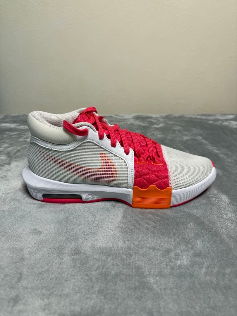ナイキ　レブロン ウィットネスVIII 27cm NIKE バスケ　シューズ