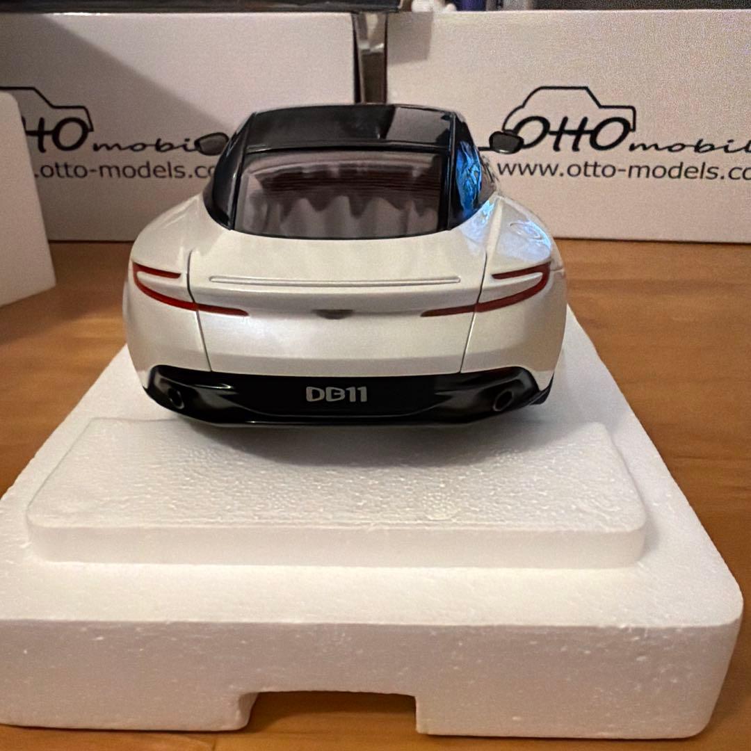 AUTOart Aston Martin DB11 ホワイト 1/18