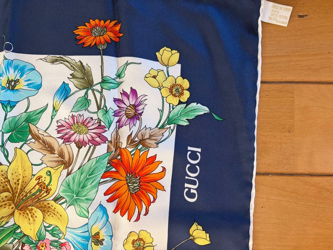 ✨希少✨GUCCI スカーフ ヴィンテージ アクセサリーコレクション　花柄 蝶々