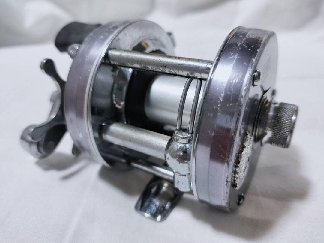 アブガルシア　アンバサダー5500C 　ビンテージ　リール abu 　グレー
