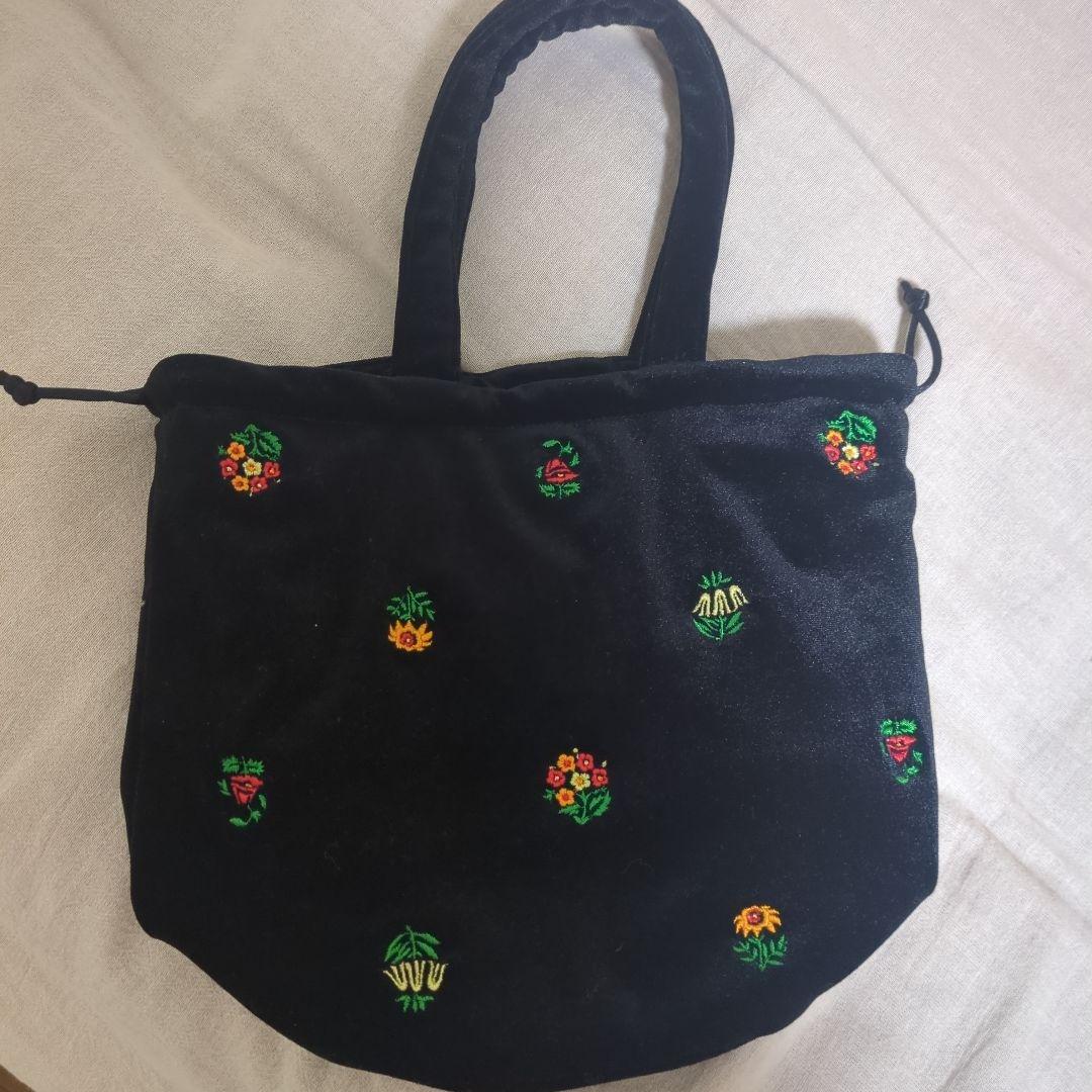 CHILD WOMAN 刺繍入り巾着バッグ