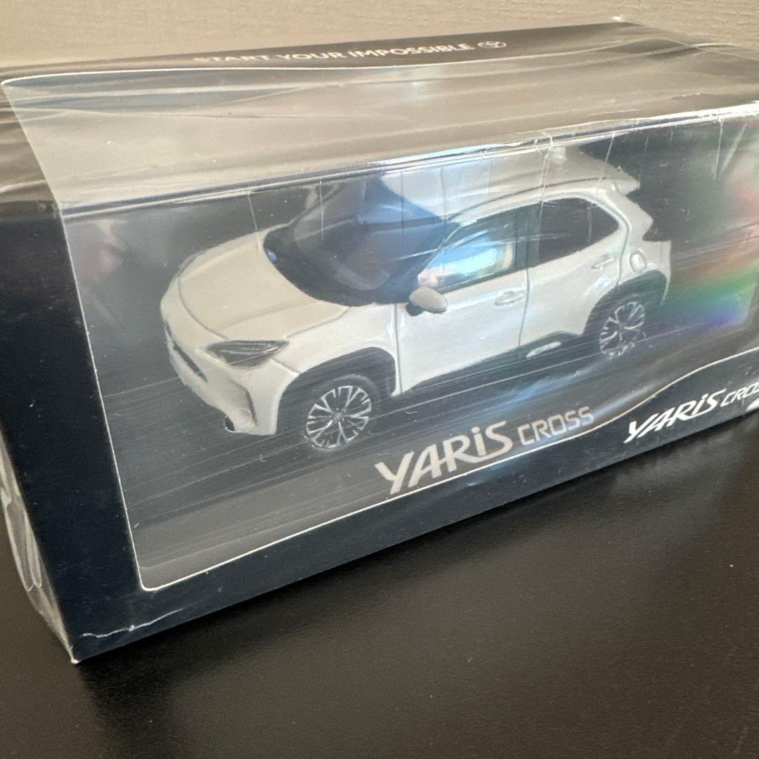 YARIS CROSS ホワイト ミニカー