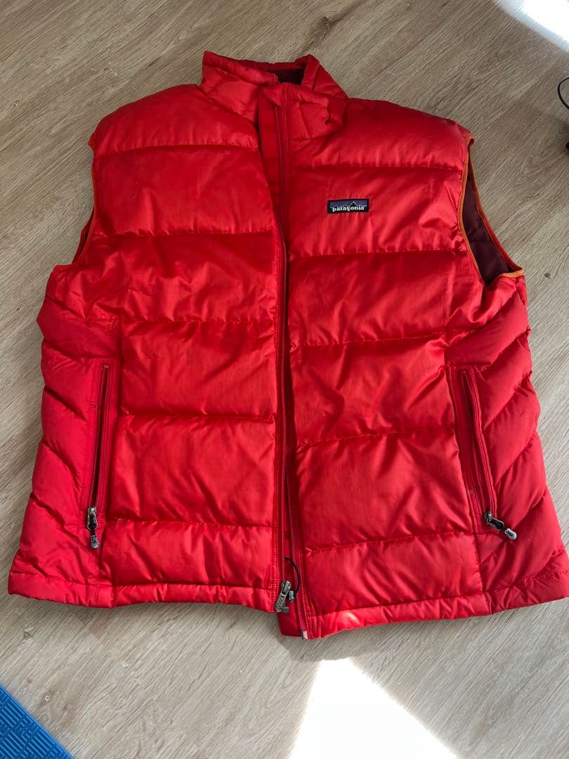 Patagonia 赤 ダウンベスト
