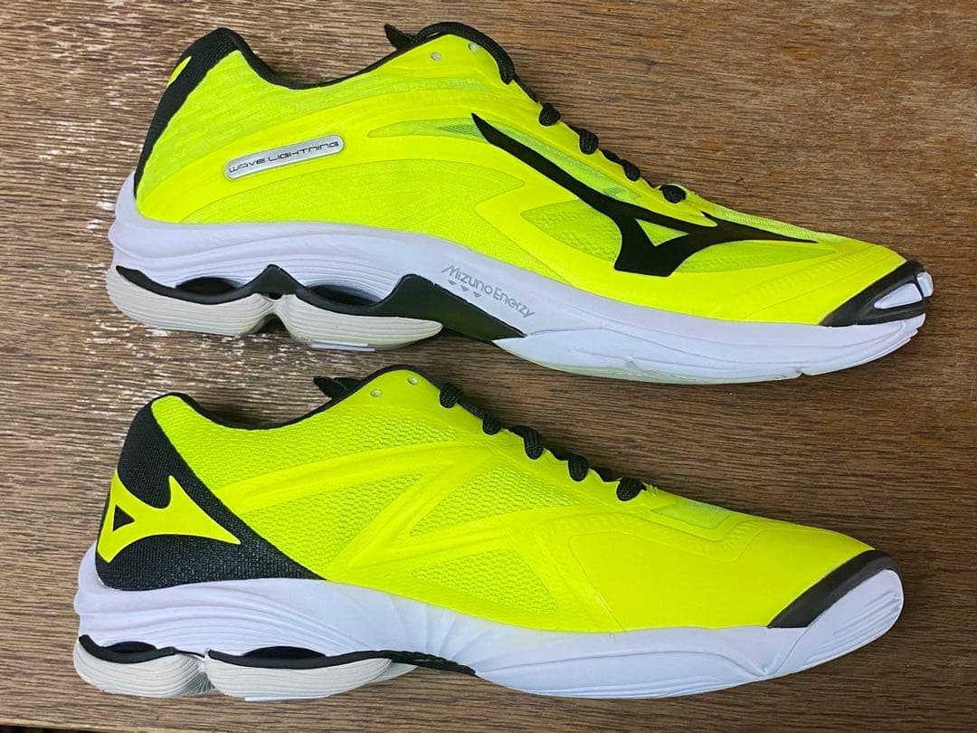美品 MIZUNO WAVE LIGHTNING 25.0cm