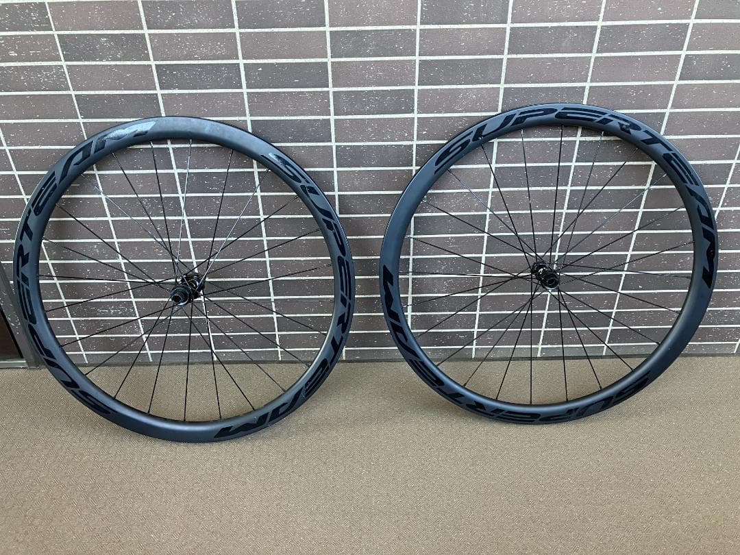 カーボンホイール Superteam 700C　定価約130,000円