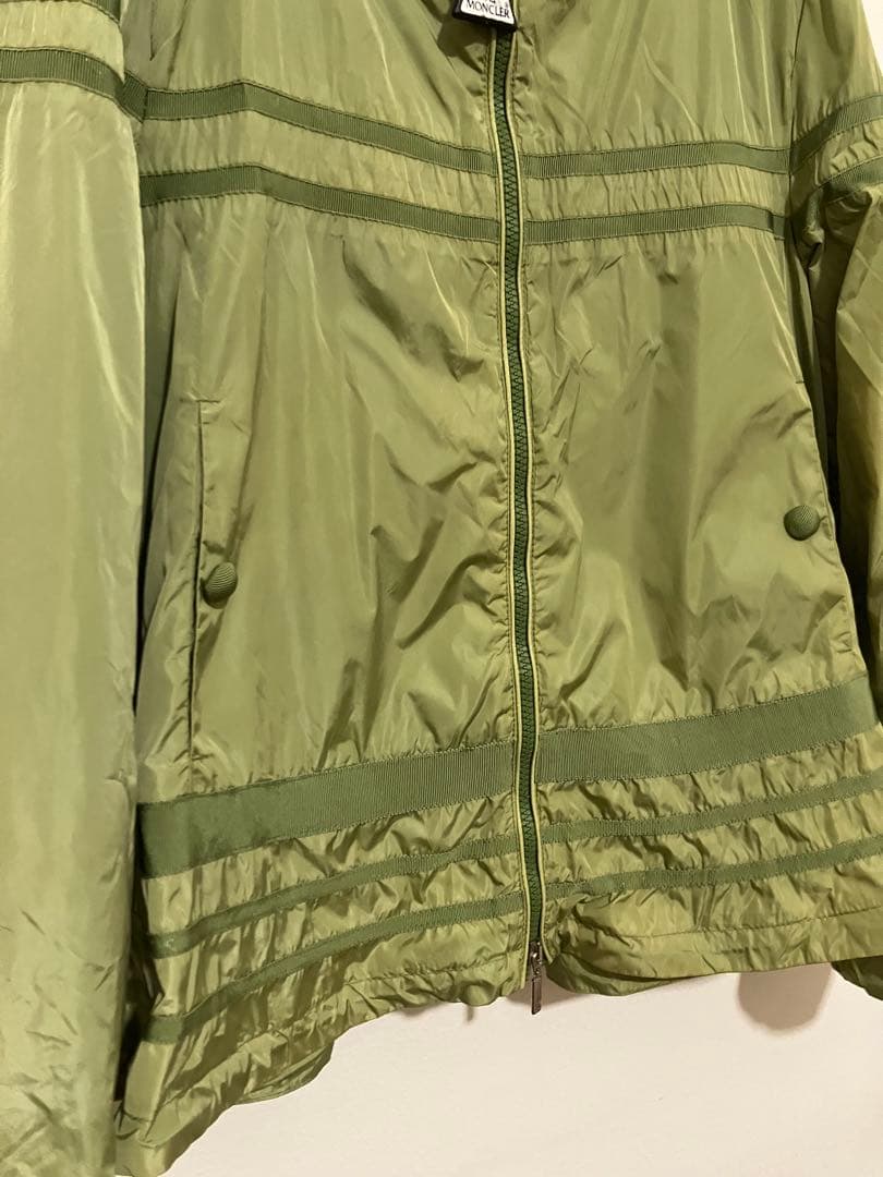 Moncler モンクレール　Aラインシルエット　ナイロンパーカー