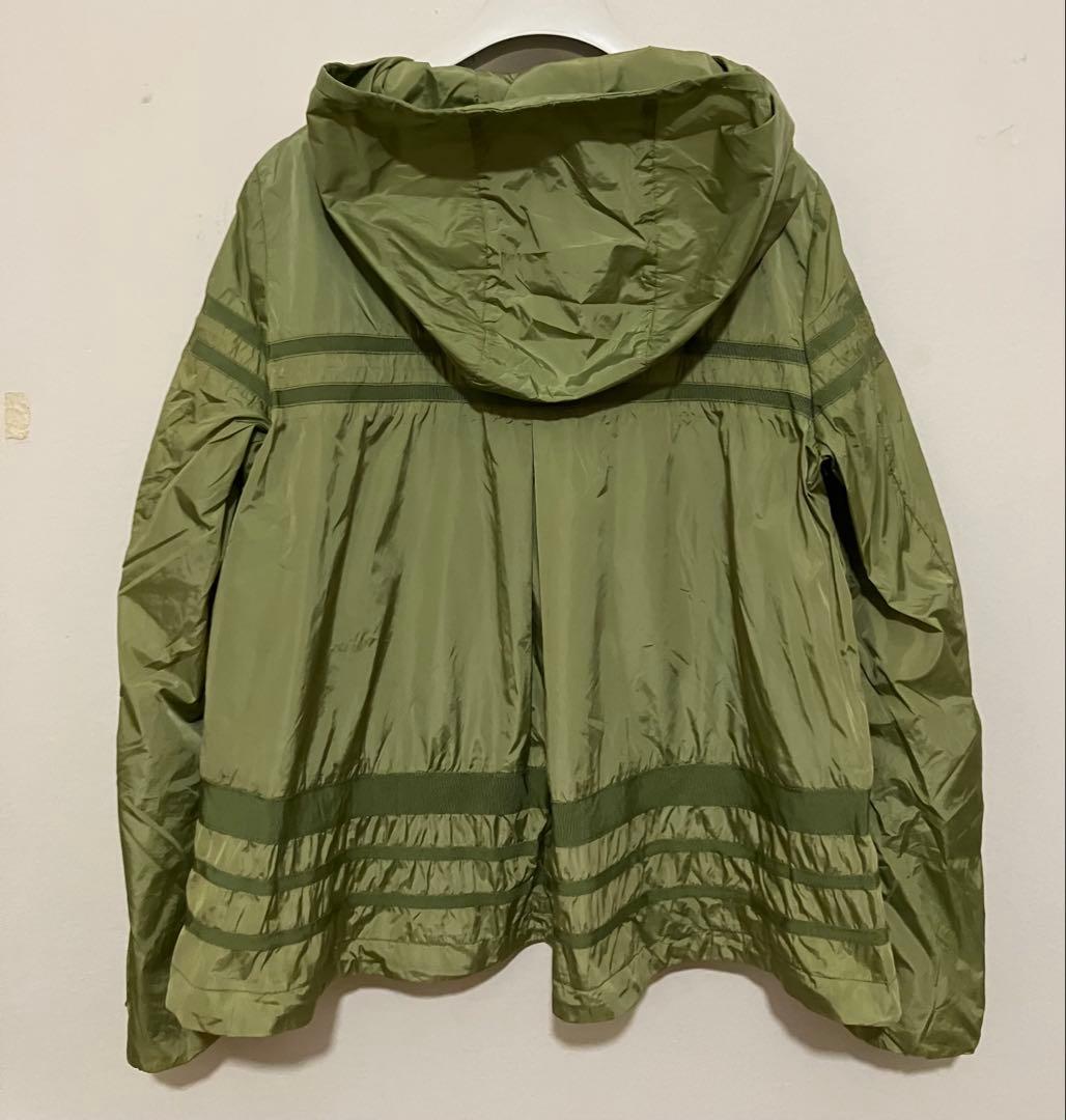 Moncler モンクレール　Aラインシルエット　ナイロンパーカー