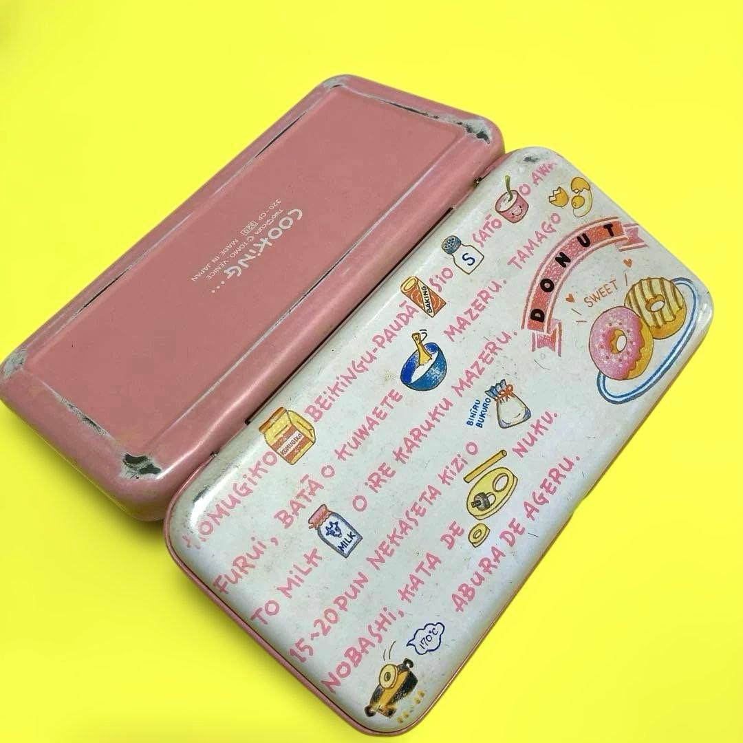 ず*）様 昭和レトロ　缶ペンケース【DONUT】 ローマ字レシピ　当時物