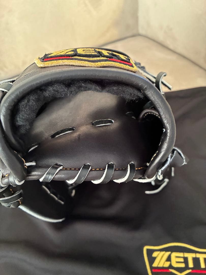 ZETTプロステイタス硬式内野手用グラブ