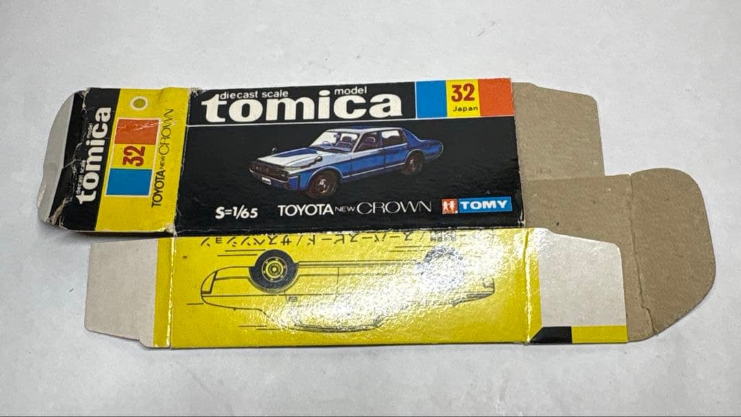 トミカ　黒箱　日本製　トヨタ　ニュークラウン