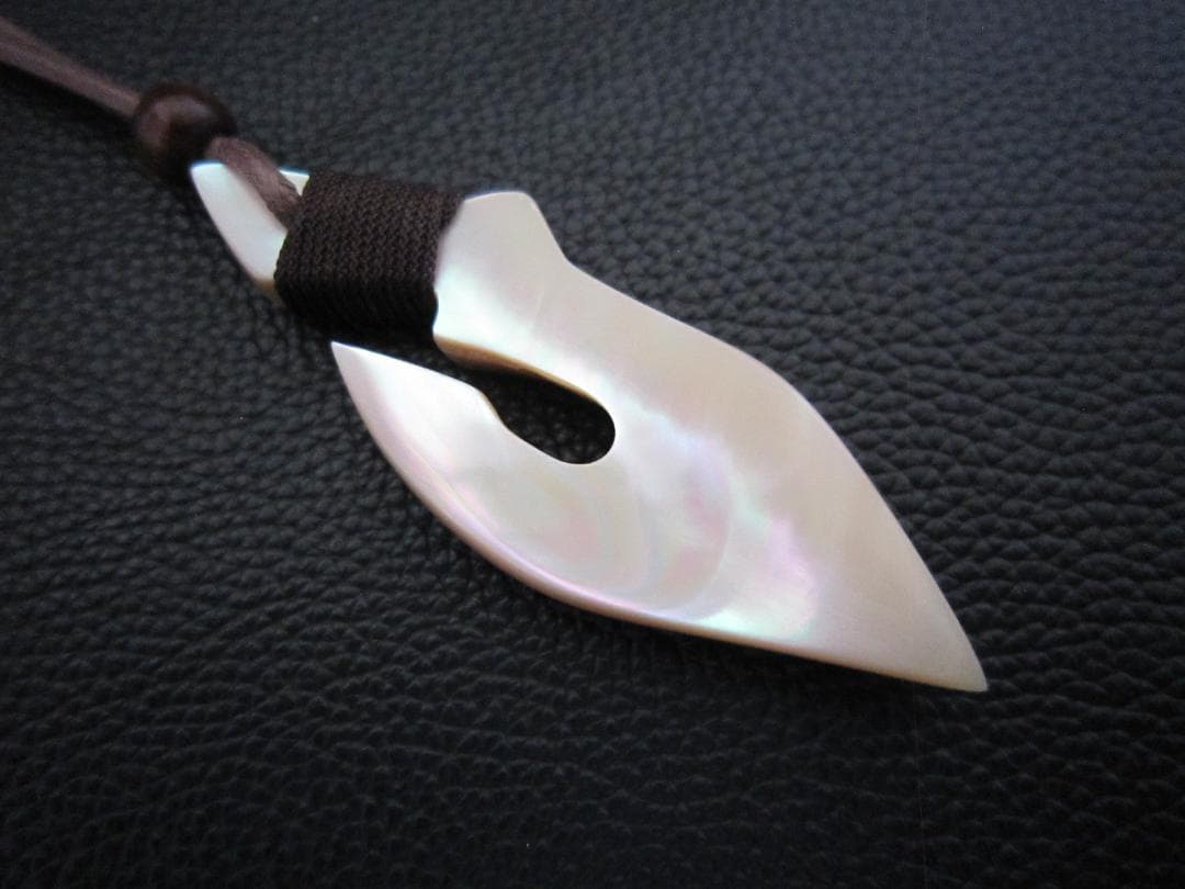 夜光貝ネックレス　フィッシュフック
