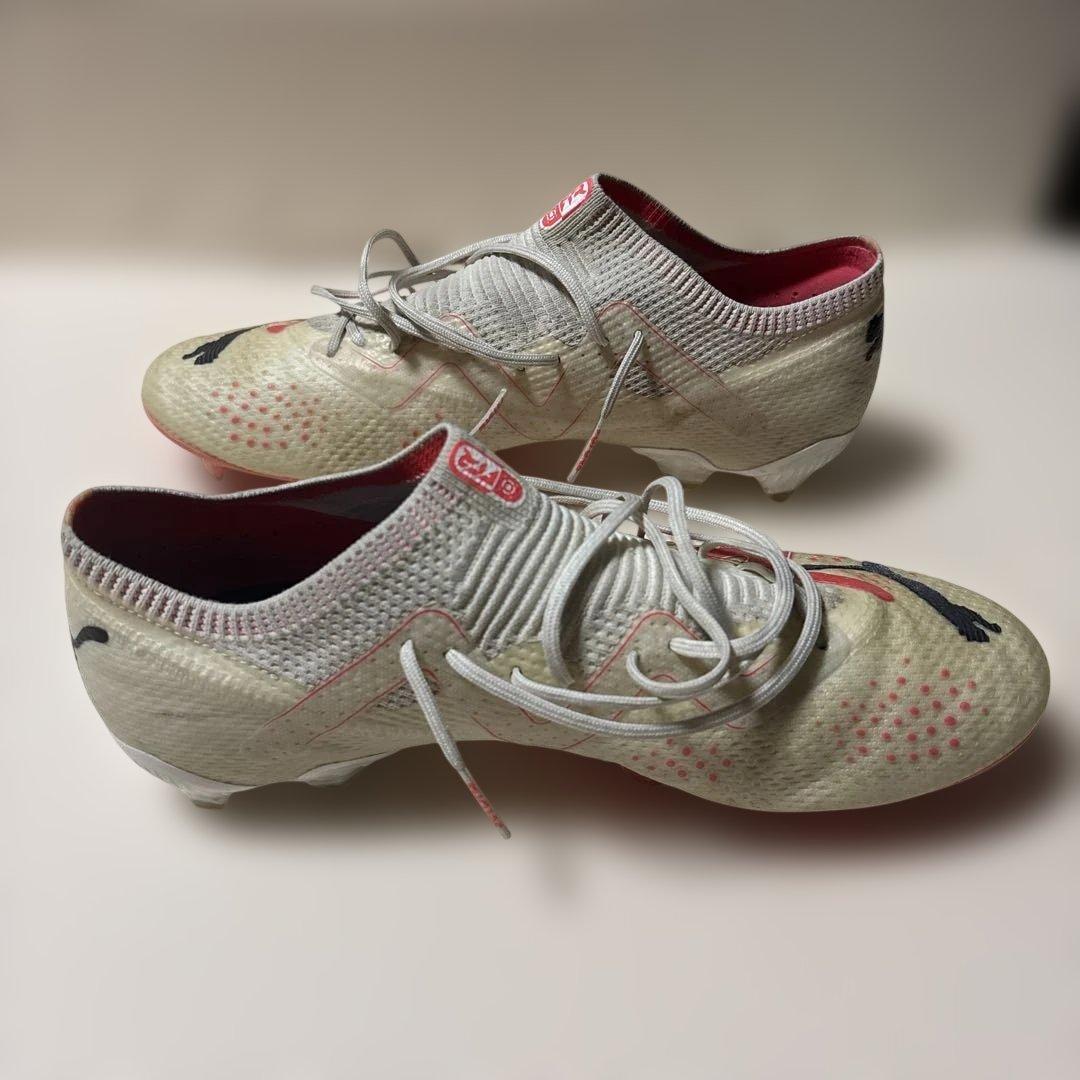 PUMA サッカースパイク（ホワイト×レッド）　　フューチャー