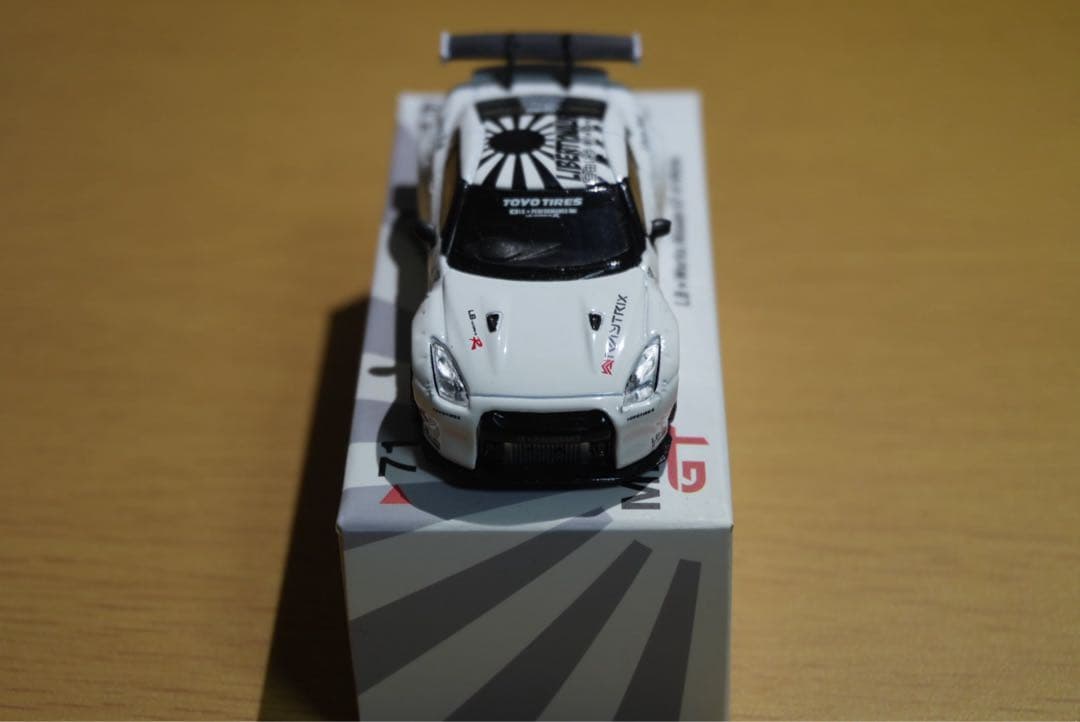 LIBERTY WALK LB★Works Nissan GT-R ホワイト