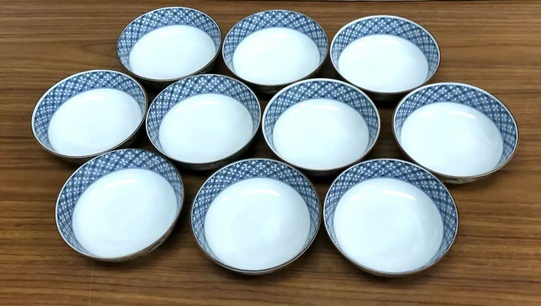 有田焼　醍醐　花柄デザインの陶器鉢10個揃え