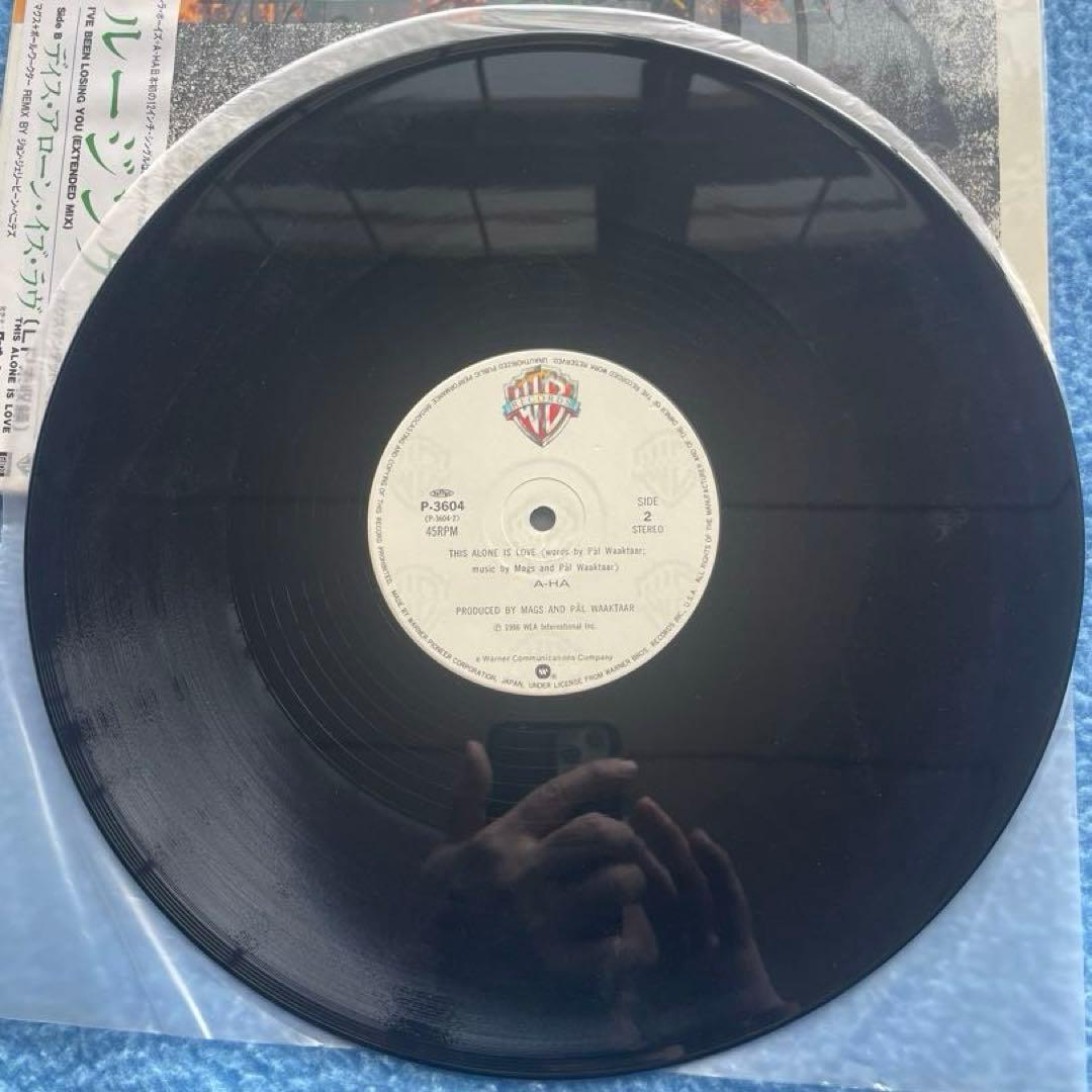 a-ha「ハンティング・ハイ・アンド・ロウ」「ルージング・ユー」レコード2枚。