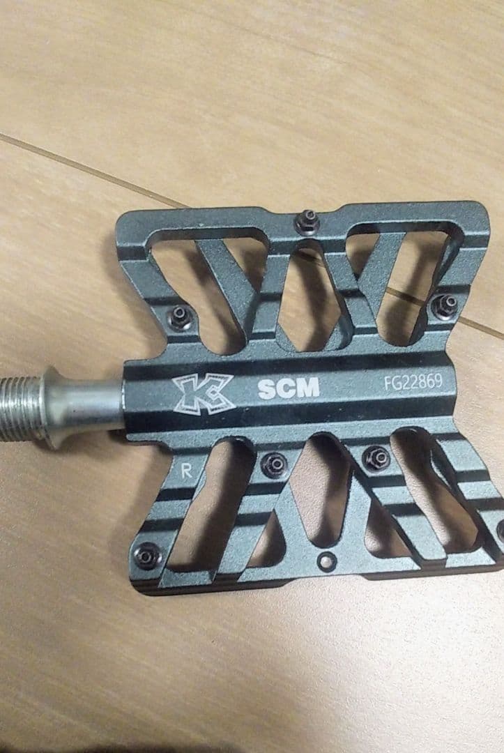 SCM ブラック フラットペダル　【美品】