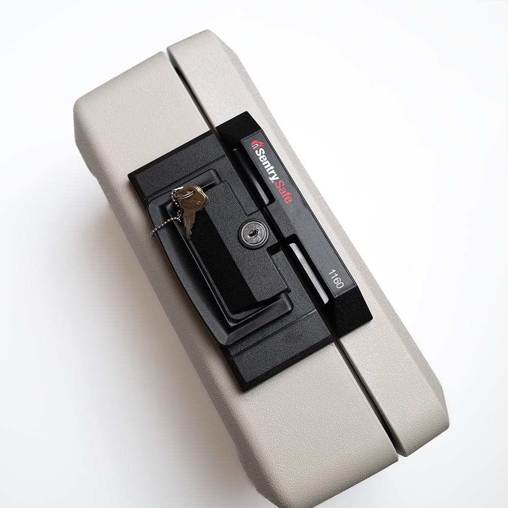 美品 Sentry safe 1160 ファイヤーセーフケース 貴重品 耐火