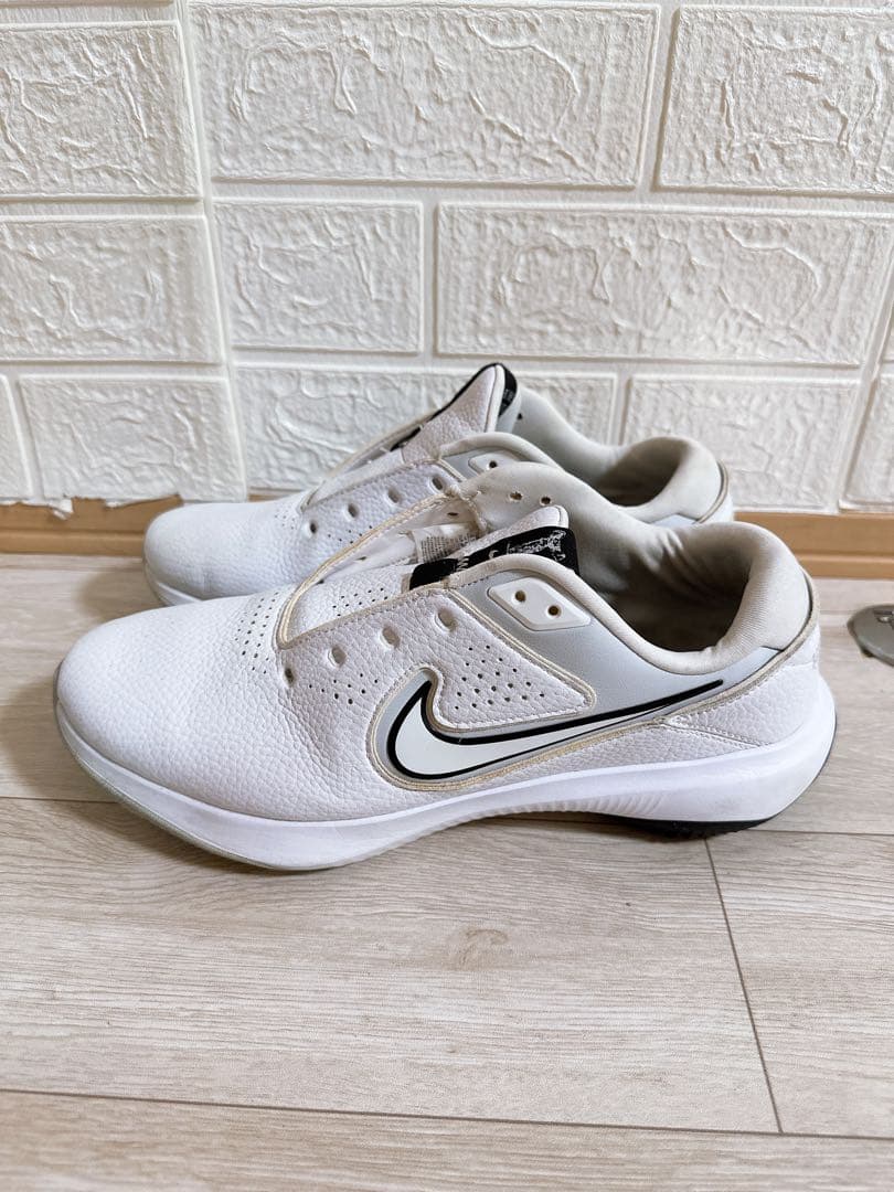 Nike ホワイト スポーツシューズ　27.5cm と27cm同梱