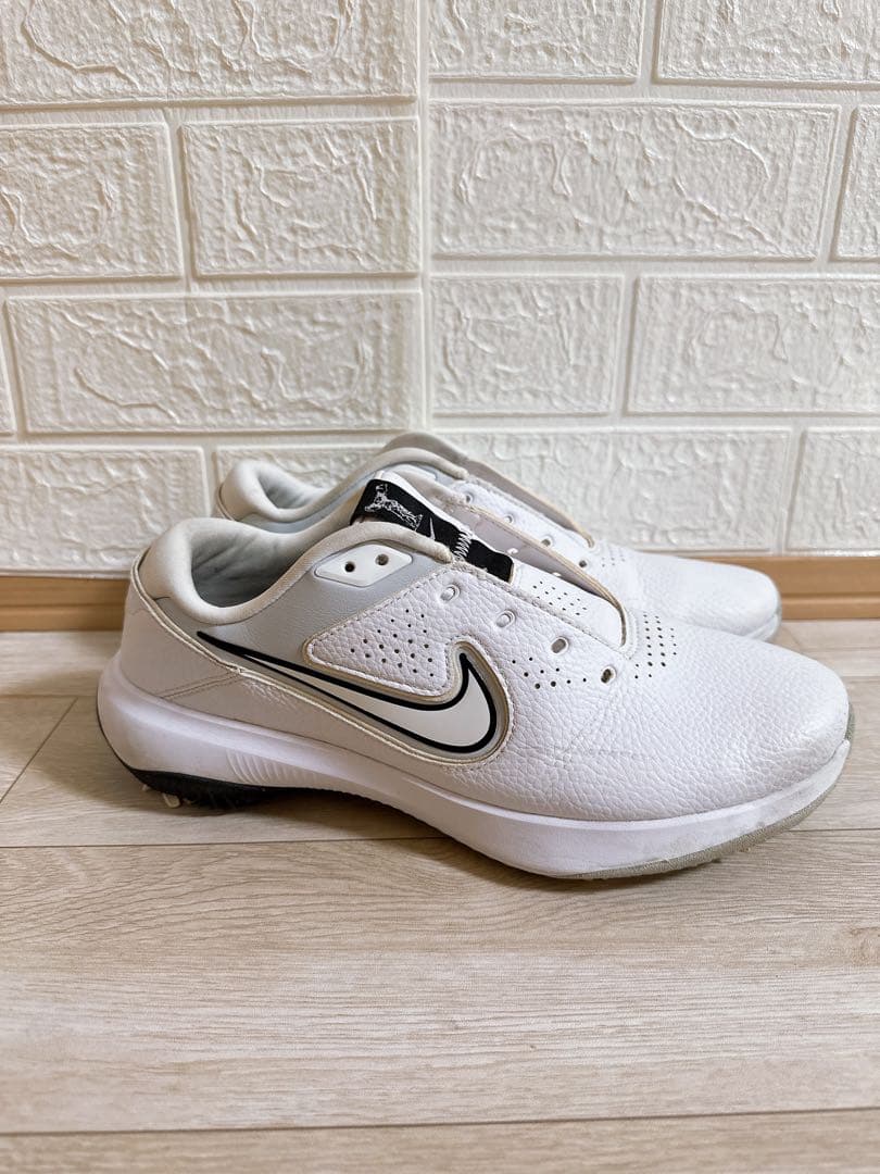 Nike ホワイト スポーツシューズ　27.5cm と27cm同梱