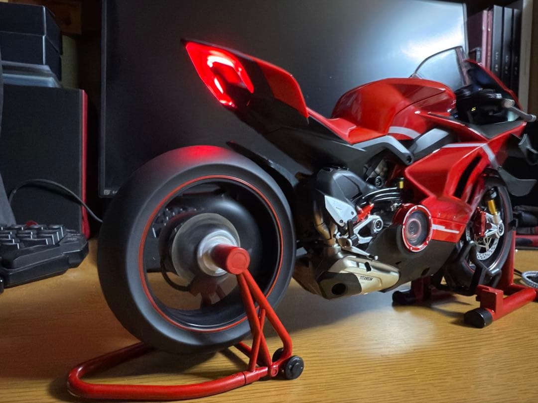 u*5様 DUCATI パニガーレV4 スーパーレッジェーラ1/7スケール