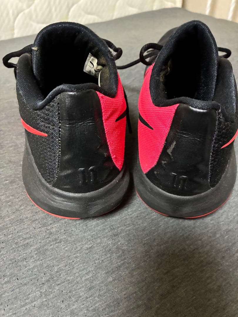 Nike Kyrie バスケットボールシューズ
