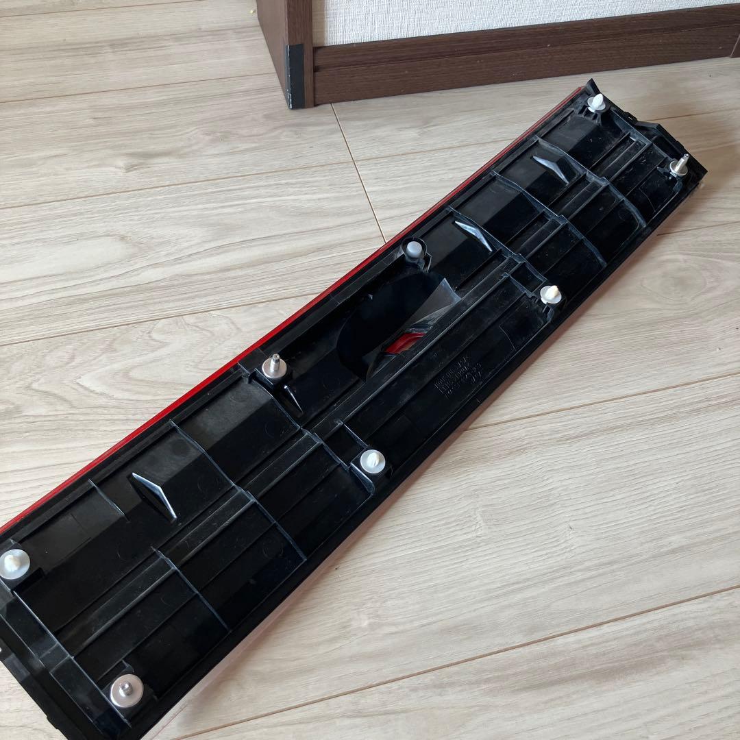 デリカD5 前期型 テールレンズ センターガーニッシュ　3個セット　純正品