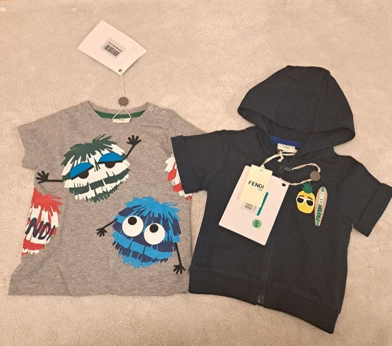 新品タグ付　FENDI KIDS　半袖Tシャツ　パーカー　匿名発送　激安　難あり