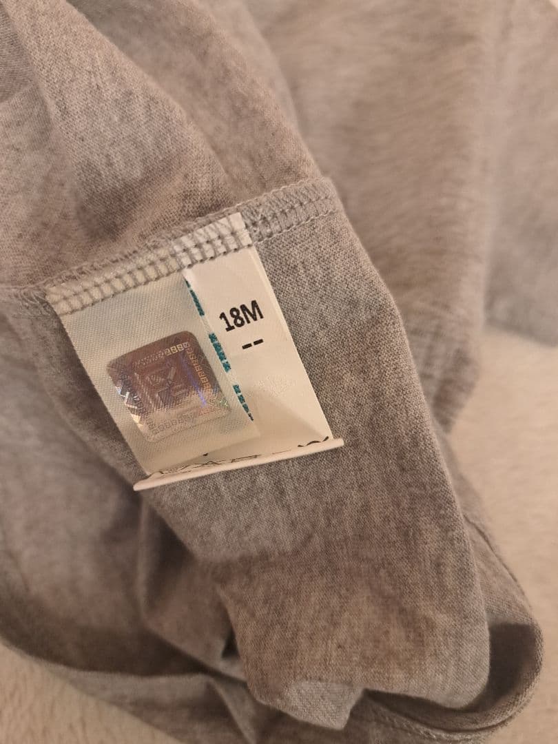 新品タグ付　FENDI KIDS　半袖Tシャツ　パーカー　匿名発送　激安　難あり