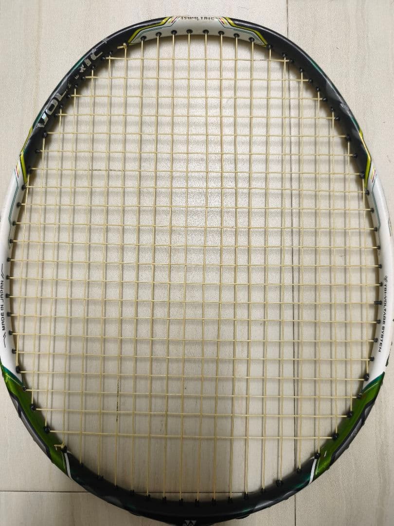YONEX ボルトリックZフォース　デュオラZストライク廃盤品