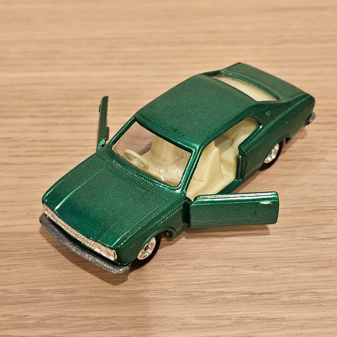 【トミカ】No.14 日産 ローレル 2000GX 1E 黒箱 日本製 美品