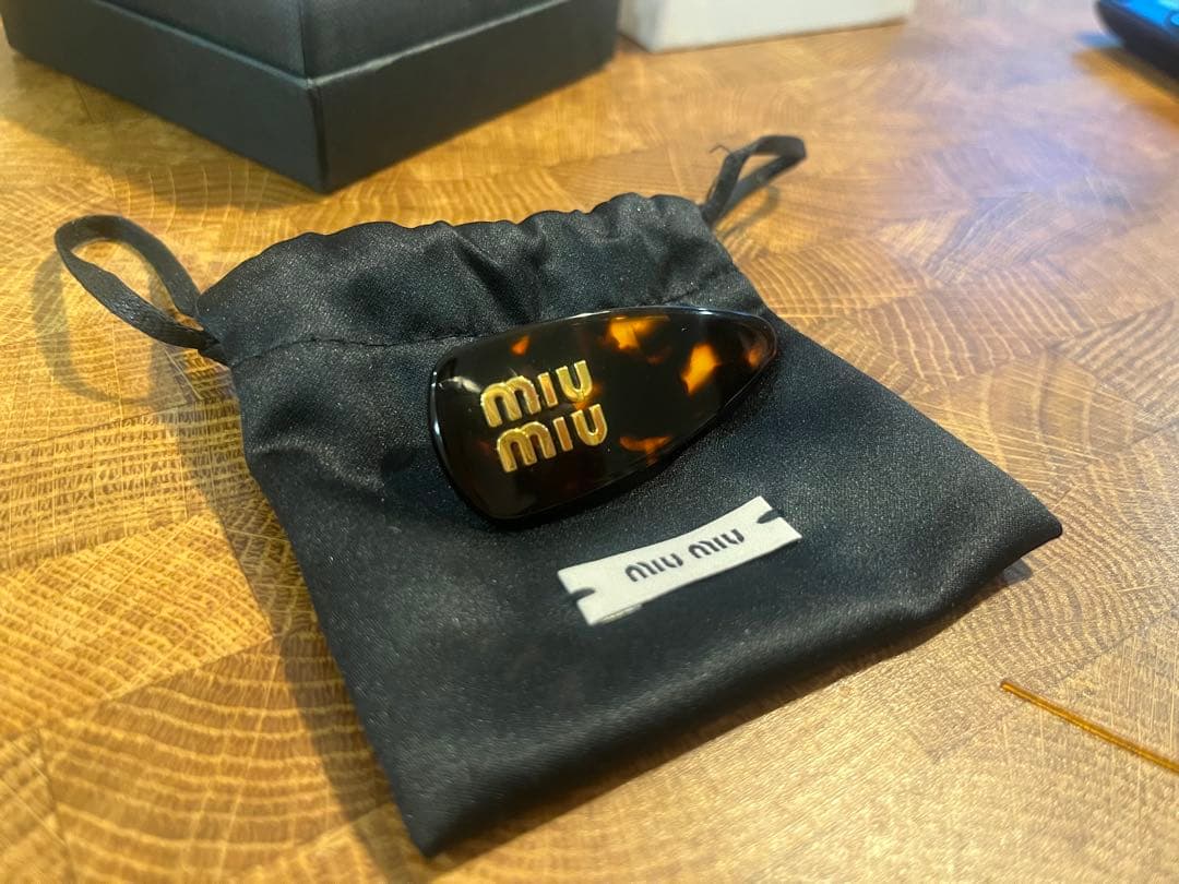 miu miu ロゴ入りヘアピン べっ甲