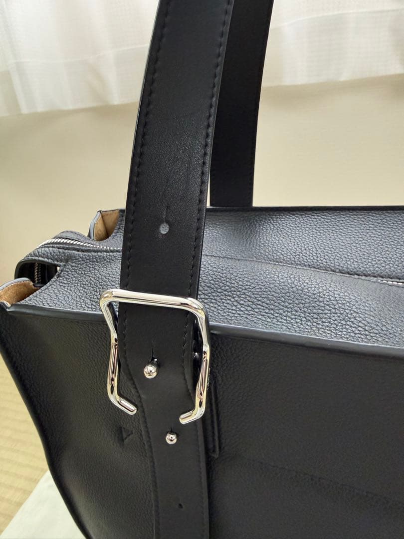 はるな様 【美品】ロエベ　バックルジッパートート 黒