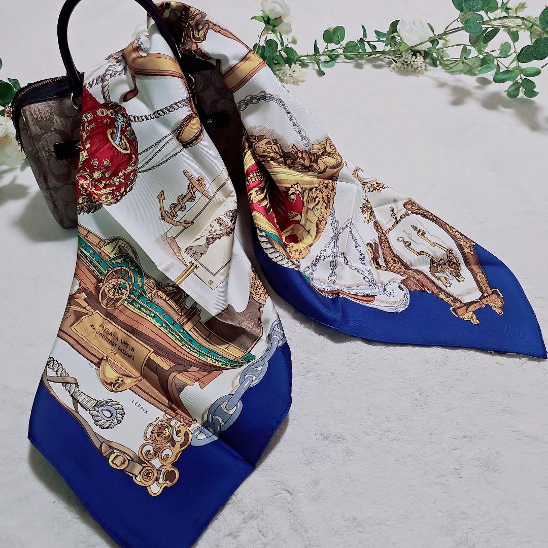 未使用美品✨HERMES　MUSEE　 博物館　美術館 大判シルクスカーフ　袋付