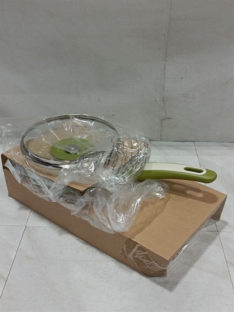 八7147【未使用品】GREEN PAN ソースパン 蓋付き 16㎝